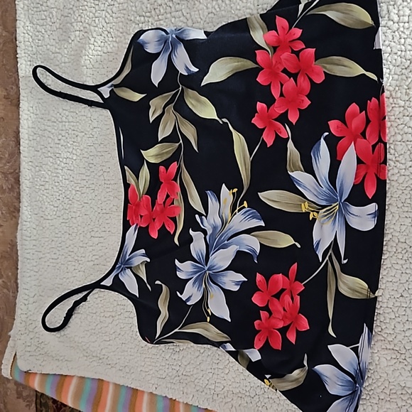 Top - Picture 2 of 3